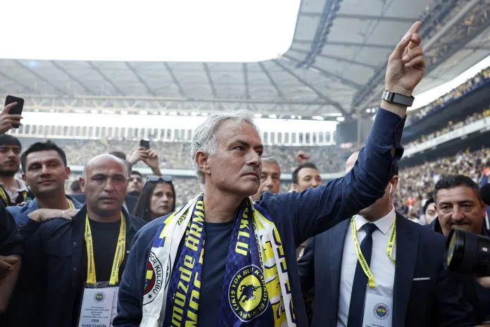 POŽELIO GA PO SVAKU CIJENU: Murinjo cilja pojačanje - reprezentativca Pozelio Ga Po Svaku Cijenu Murinjo Cilja Pojacanje Reprezentativca