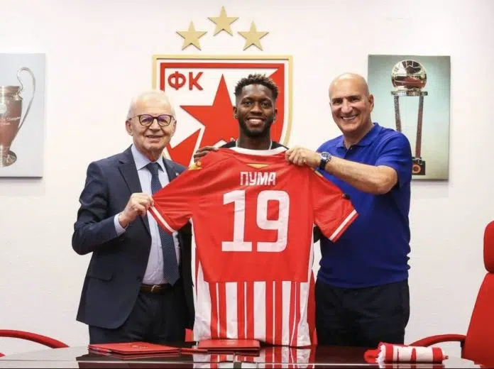 Puma u crveno-bijeloj opremi Puma U Crveno Bijeloj Opremi