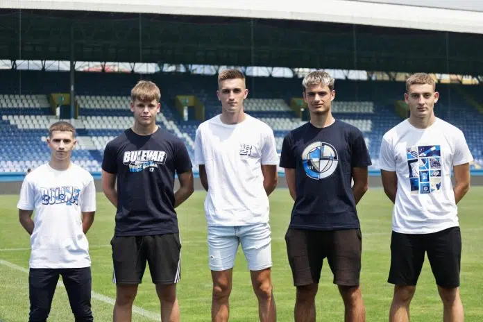 Pet mladih fudbalera potpisalo ugovore sa Željezničarom. Pet Mladih Fudbalera Potpisalo Ugovore Sa Zeljeznicarom