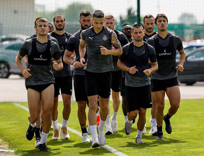VEČERAS U NOVOM RUHU: Partizan predstavio nove dresove spotom (VIDEO) Veceras U Novom Ruhu Partizan Predstavio Nove Dresove Spotom Video