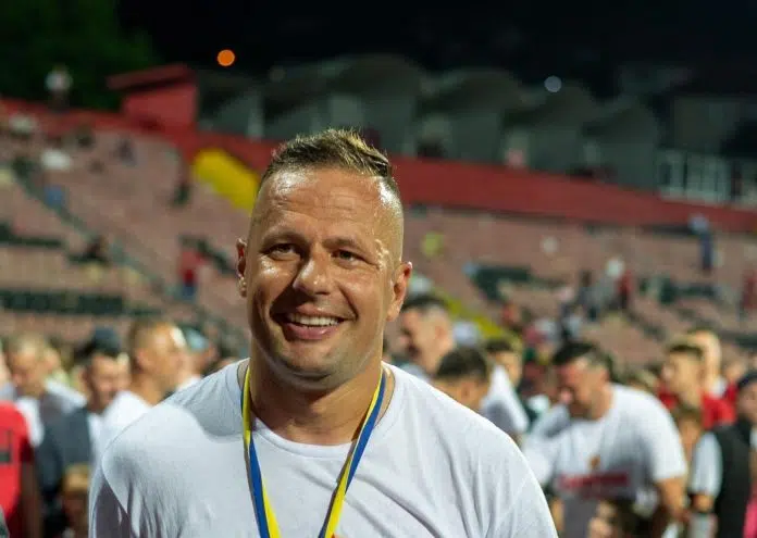 Zvanicno Nikola Komazec Ostaje U Bih I Potpisuje Za Novi
