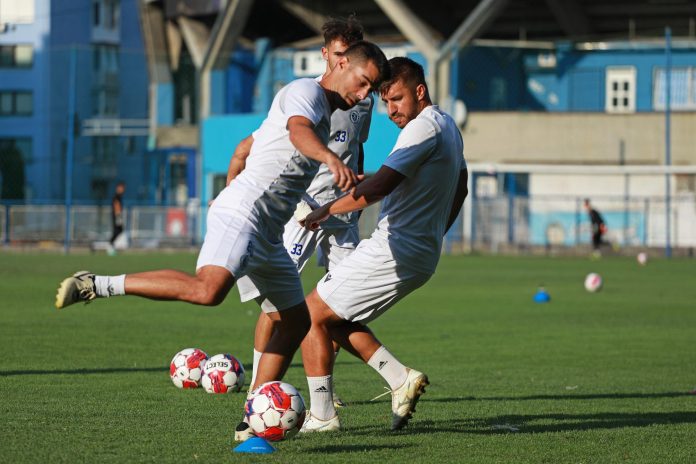 Plavi Zavrsili Posljednji Trening Prije Utakmice S Velezom
