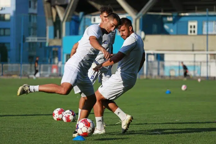 Plavi Zavrsili Posljednji Trening Prije Utakmice S Velezom
