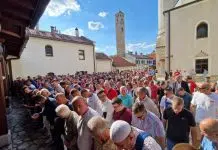 Posljednji ispraćaj: Veliki broj sugrađana okupio se na dženazi Dženana Uščuplića. Posljednji Ispracaj Veliki Broj Sugradana Okupio Se Na Dzenazi Dzenana