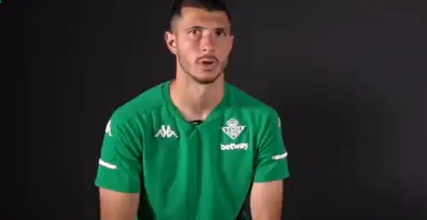 Stigao je kao slobodan igrač. Stigao Je Kao Slobodan Igrac