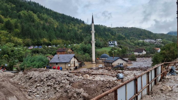 Bivsi Fudbaler Bh Kluba Pronaden Mrtav U Zagrljaju Sa Suprugom