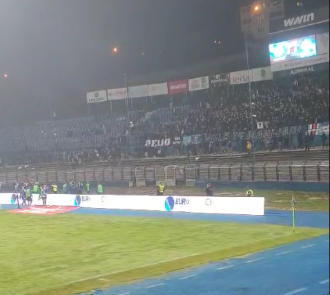 Video Fudbaleri Plavih Proslavili Pobjedu S Navijacima Manijaci Poslali Poruku