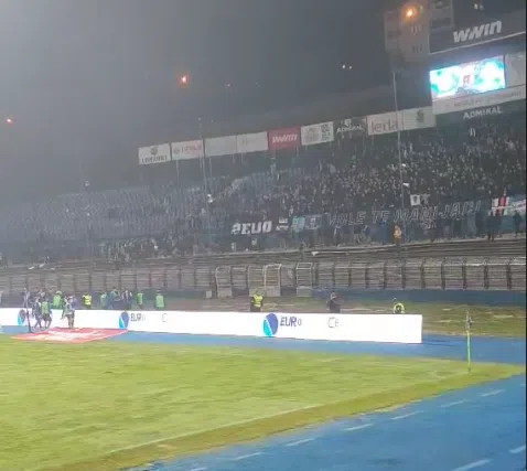 Video Fudbaleri Plavih Proslavili Pobjedu S Navijacima Manijaci Poslali Poruku