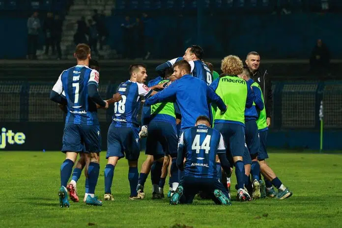 Veznjak Željezničara na izlaznim vratima Grbavice Veznjak Zeljeznicara Na Izlaznim Vratima Grbavice