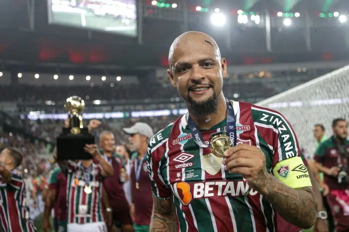 Trofejni Brazilski Fudbaler Zavrsio Karijeru U 41 Godini