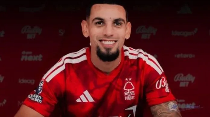 Daniel Muñoz napustio Crystal Palace i prešao u Nottingham Forest